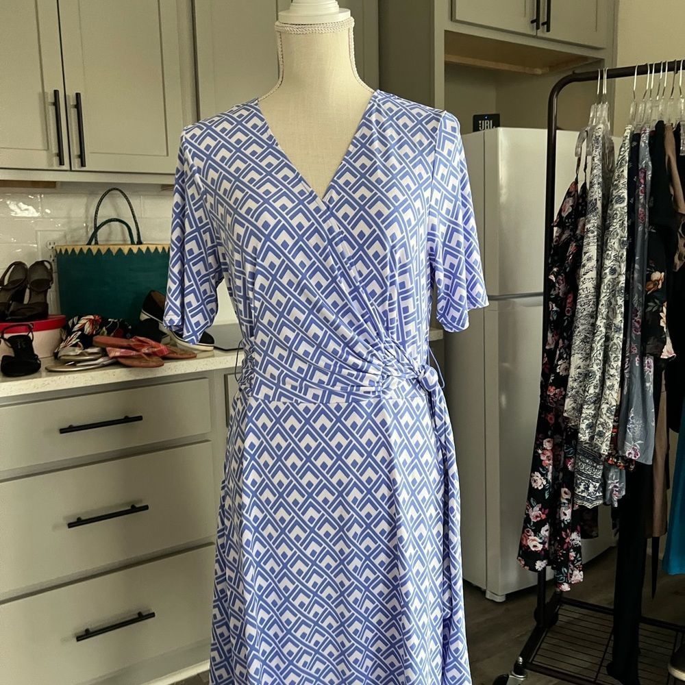 madison leigh in Modern Blue Print Faux Wrap Dress Size 10